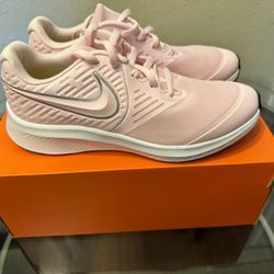 New Nike Star Runner 2 For Girls or Women Size 5