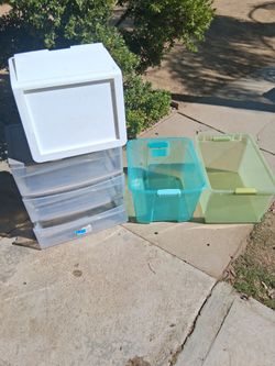 !! Plastic Storage Price For All a Couple Don't Have Lids