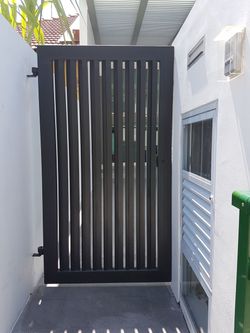 Black side Gate