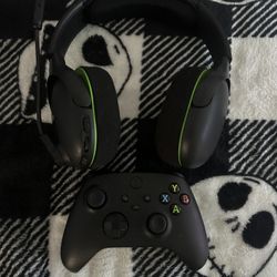 Xbox One Controller With Bluetooth Headset 