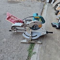 Makita Saw 10-inch 