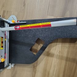 Laminate/Vinyl Flooring Cutter Like New Condition 