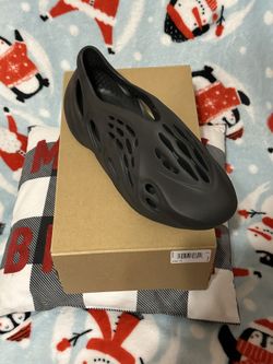 Yeezy Foam Runner Onyx Size 12