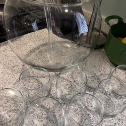 Punch Bowl With 8 Cups 