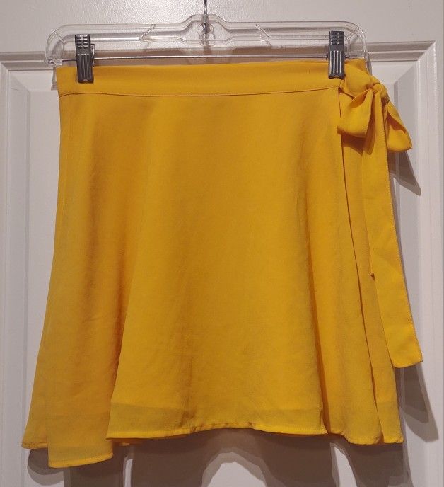 MINI SKIRT ( SIZE SMALL )