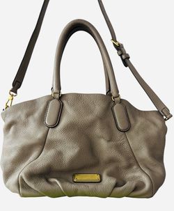Marc Jacobs Gray Shoulder Bag with Sophisticated Design