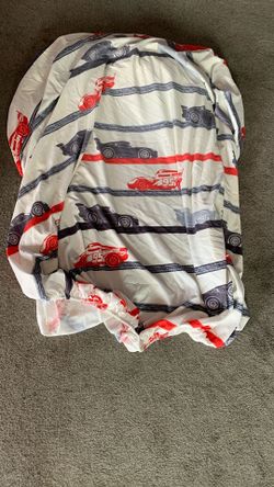 DISNEY CARS TWIN SHEET SET FITTED SHEET,SHEET,PILLO CASE AND COMFORTER COLOR RED WITH DISNEY CAR PRINTED AND THE OTHER SIDE COLOR BLACK 