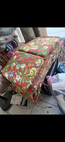 4 Cushions
