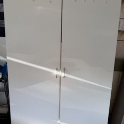 Storage cabinet