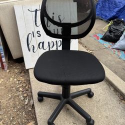 Nice Rolling Adjustable Office Chair 