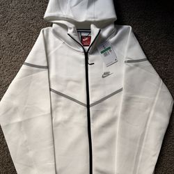 White XL Nike Tech