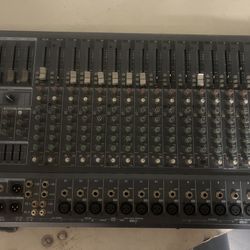 Yamaha Phantom 40v 9. To 16 Channel Mixer