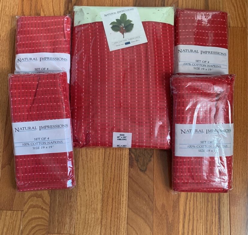 Brand New Tablecloth And 16 Napkins