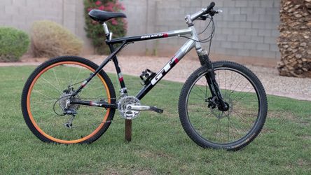 GT Avalanche Mountain Bike - Excellent Condition