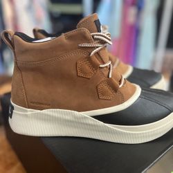 Sorel Out And About Waterproof Women’s Boot Size 11