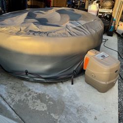 Jacuzzi Hot Tub Portable Inflatable 