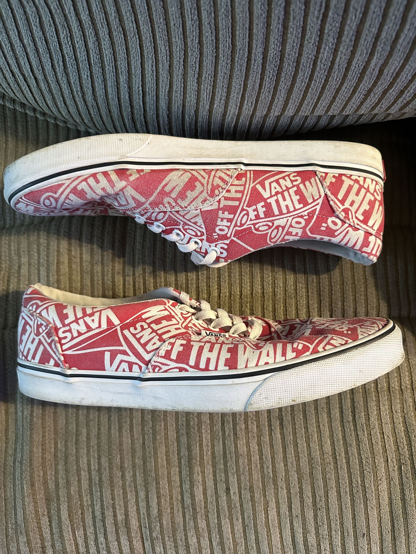 Vans Off The Wall Men’s Red And White Doheny Sneakers