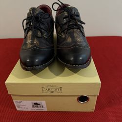 L’Artiste Spring Step Women's Shoe  (Located in Woonsocket, RI)