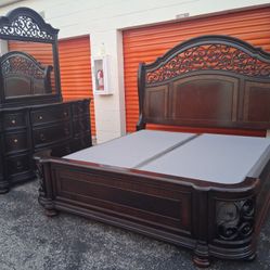 Kng Sz Bd St With Base Good Condition 