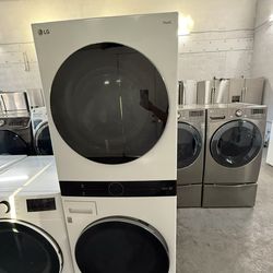 LG Washer And Dryer Stackable “27 (Lavadora Y Secadora )
