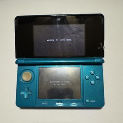 Aqua blue Nintendo 3ds With 690 Games