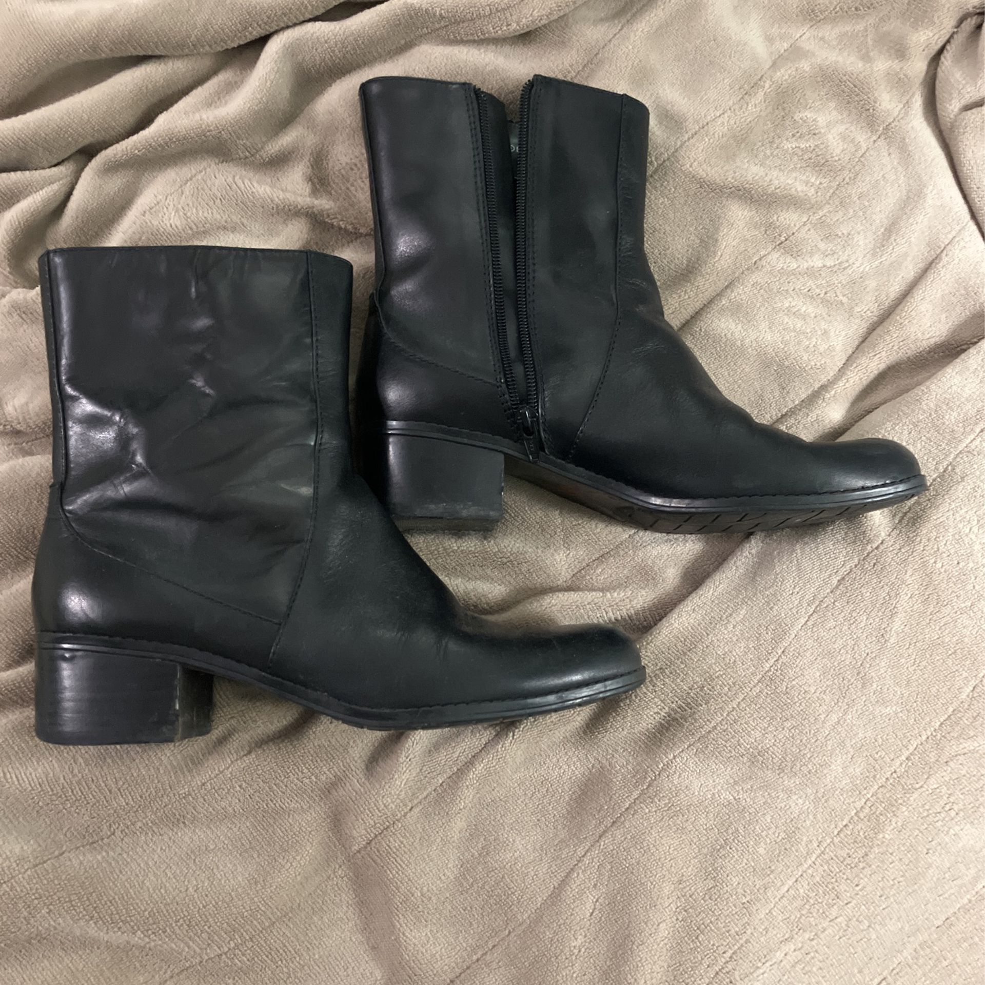 Womens 9 Leather Boots By Bandolino