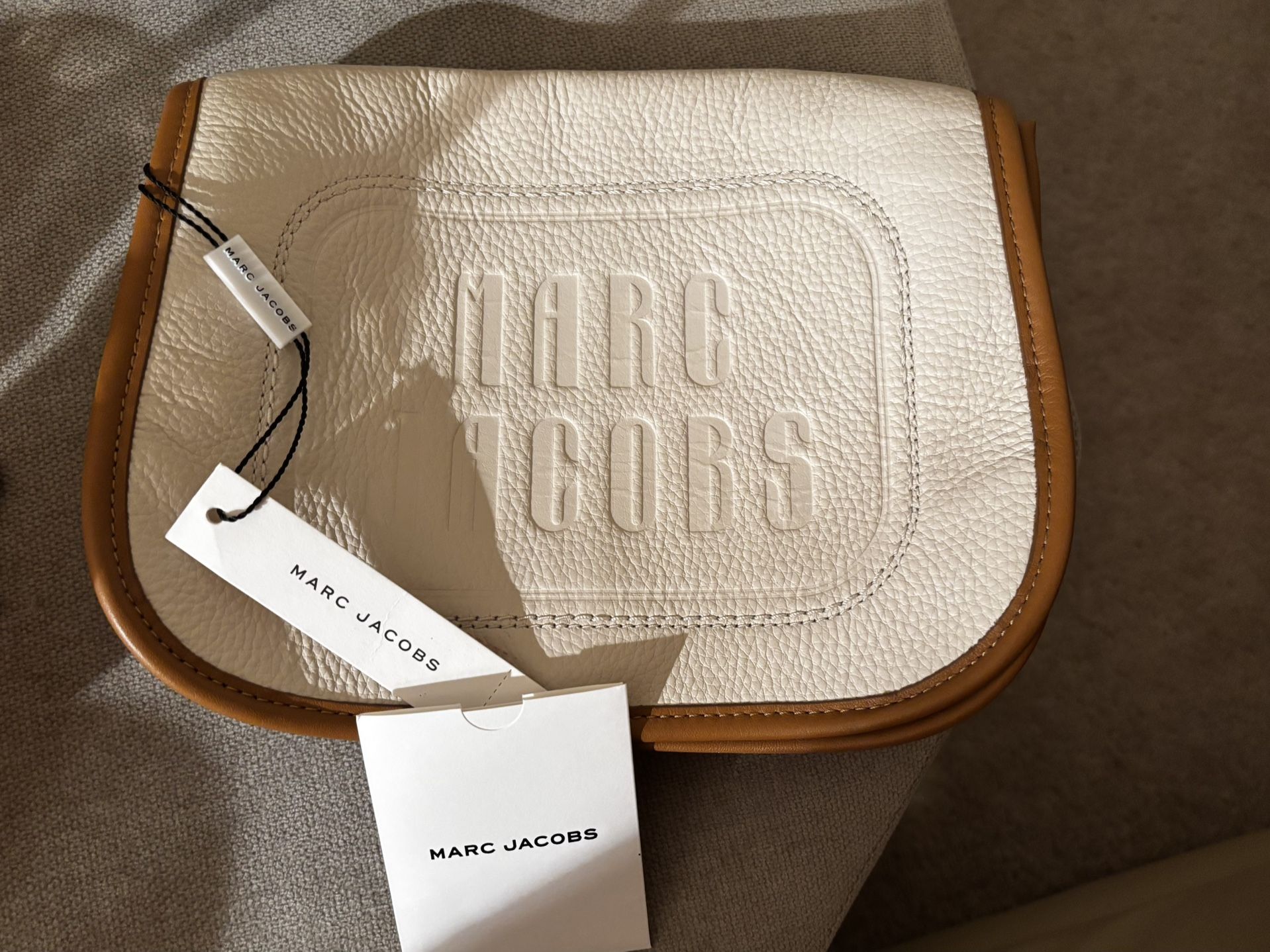 Marc Jacobs pebbled leather cream tan trim purse bag pouch travel