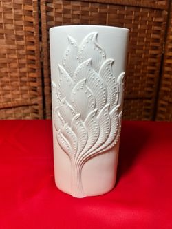 Vintage AK Kaiser White Bisque Porcelain Vase - Model 578/2 (Manfred Frey)$48 CASH
