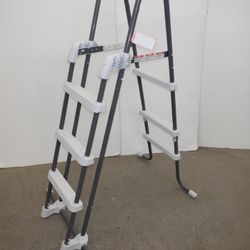 Brand New POOL Ladder 
