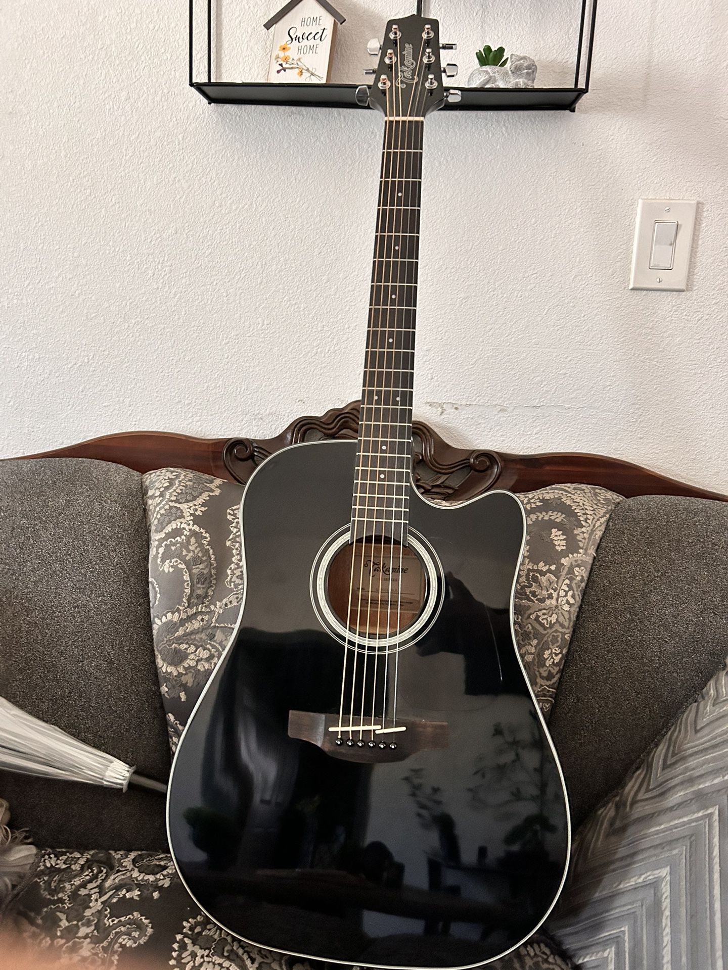 Takamine Acoustic Guitar 