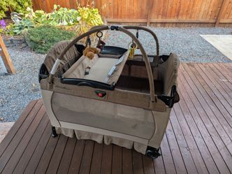 Eddie Bauer edition 2 level bassinet playpen