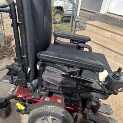 Quantum J4 Tilt And Recline Power chair 