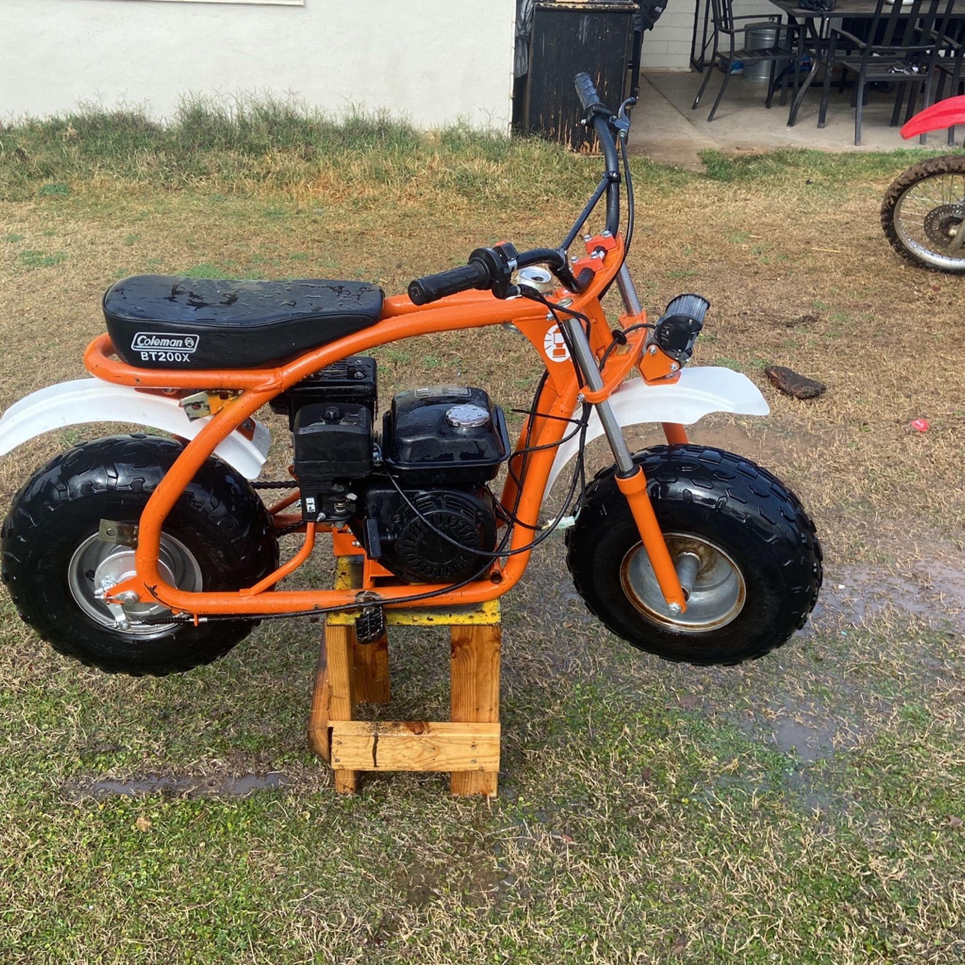 coleman 196cc orange mini bike B200C stroke OHV engine mini bike Review: Coleman B200 196cc Minibike