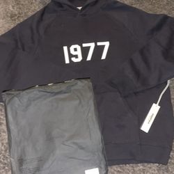 1977 Iron Large Essentials Hoodie 