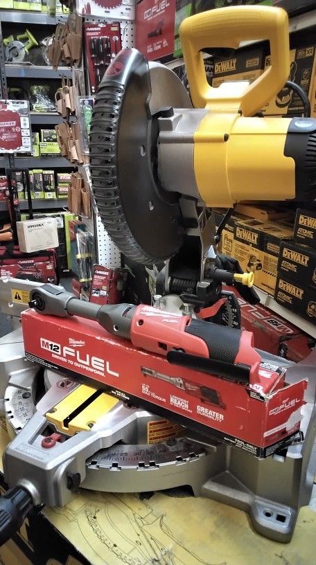 MILWAUKEE M12 FUEL BRUSHLESS 3/8" EXTENDED REACH RATCHET (TOOL ONLY)
