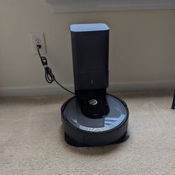 Roomba I7 w/ Self Emptying Charging Base **READ DESCRIPTION**