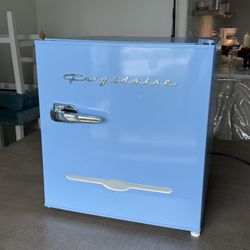 Frigidaire Retro Mini Fridge