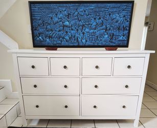 SOLID WOOD DRESSER 8 DRAWERS EXCELLENT CONDITION DELIVERY AVAILABLE