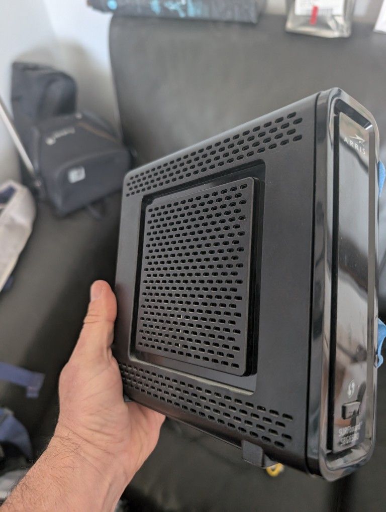 Arris Surfboard Modem Wif Router SBG6580