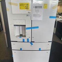 22.3 cu.ft smart Four-Door French Door Refrigerator with Hands-Free Autofill in Matte White. Counter Depth Smart HQ