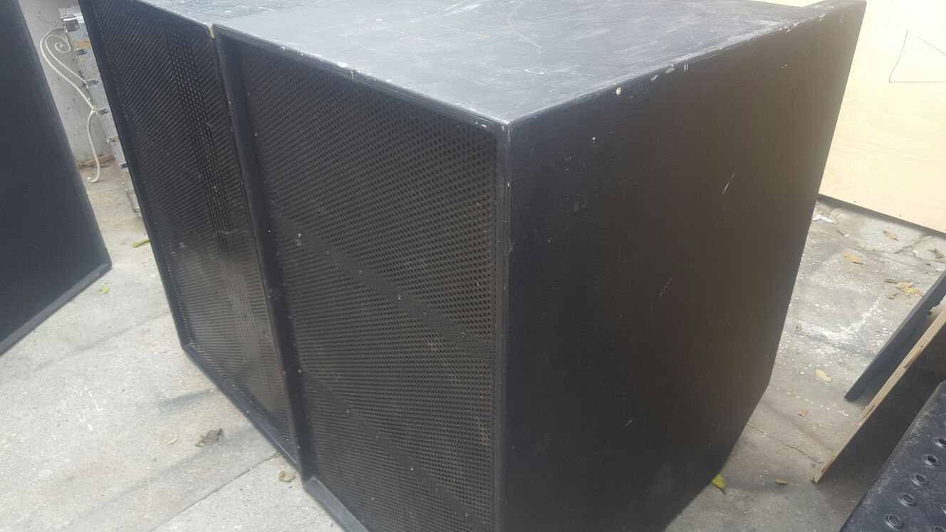 Tengo 10 bajos cerwin vega stroquers 21 pulgadas
