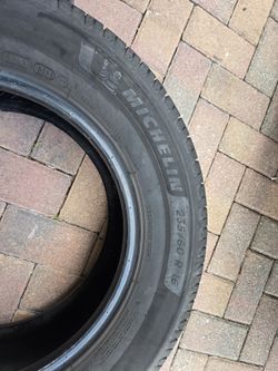 Michelin Defender 2. 235/60/16