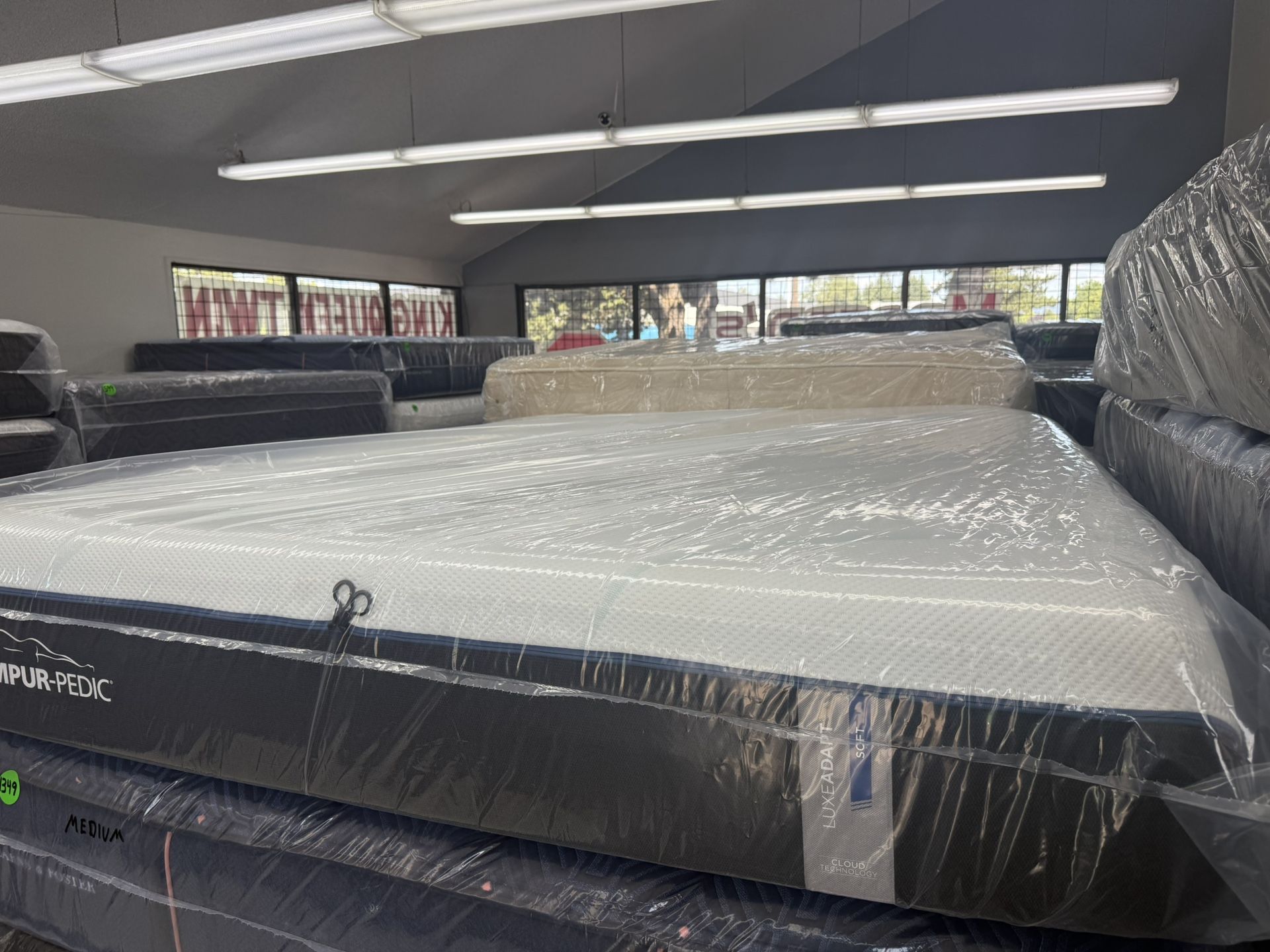 CALIFORNIA KING SIZE TEMPURPEDIC LUXEADAPT (SOFT) MATTRESS & BOX SPRINGS BED SET