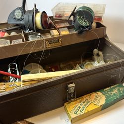 NICE Vintage 50’s Kennedy T-15 Metal Tackle Box, 1 Tier. VINTAGE TACKLE INCLUDED
