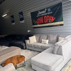 Sectional Sofa/ Couch (We Deliver) 