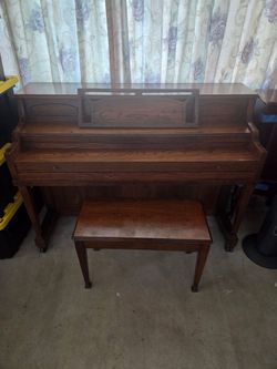 Vose&Sons upright piano