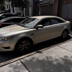 2010 Ford Taurus