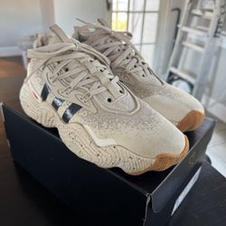 Adidas Trae Young 3 M6/W7.5 - $40