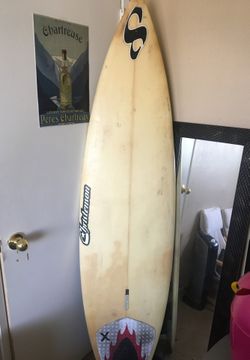 6 ft surfboard, 3 fins, need some work
