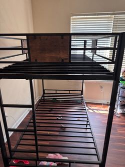 Twin bunk bed